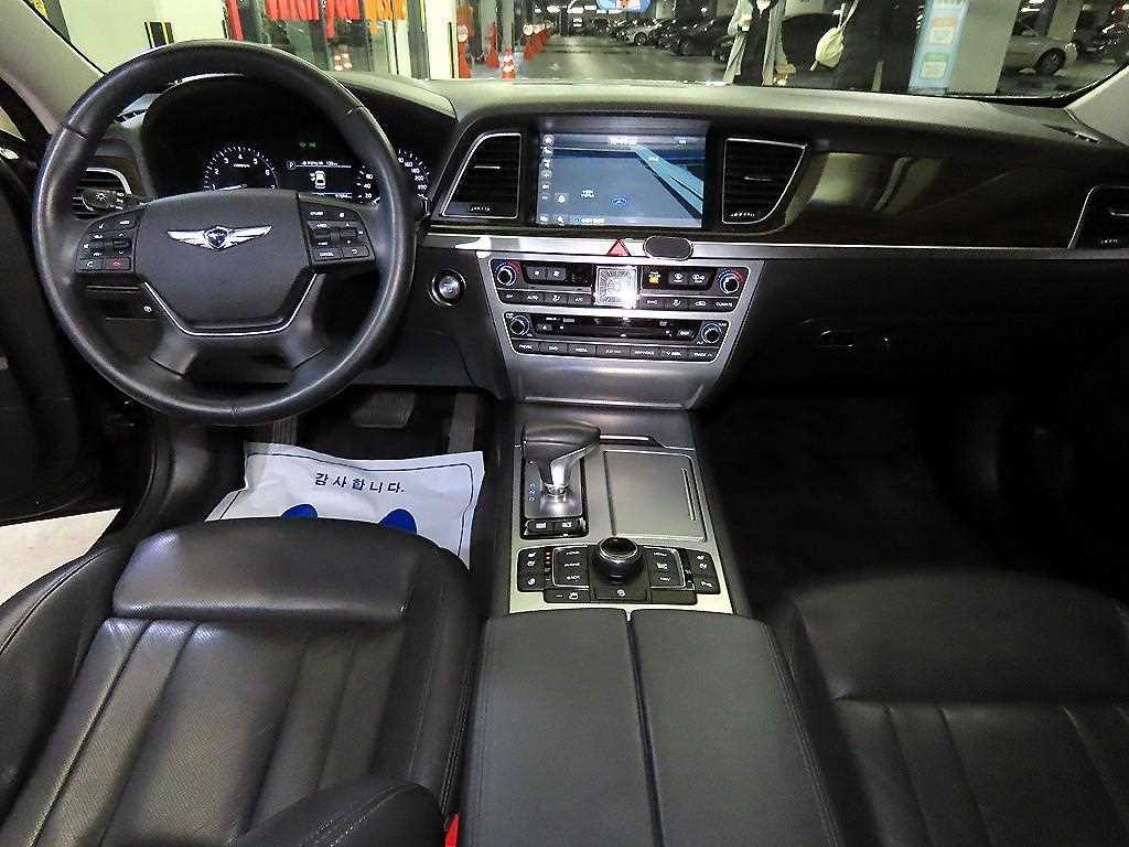 Genesis G80 - Vista 10