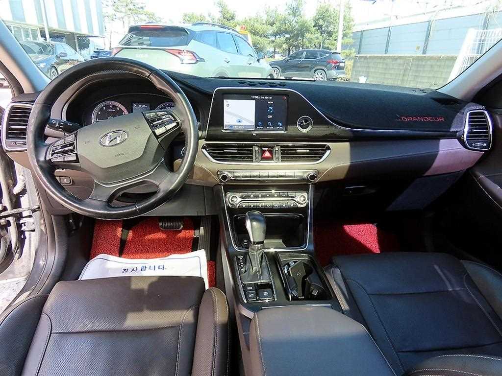 HYUNDAI Grandeur - Vista 7