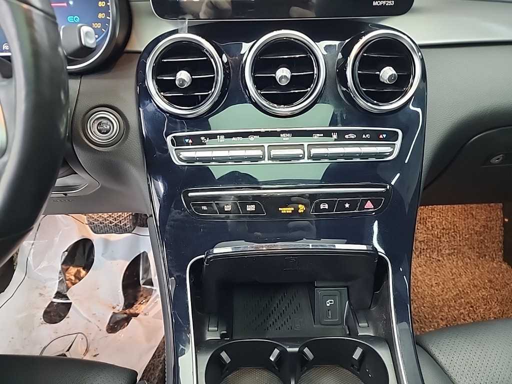 Mercedes Benz GLC Class - Vista 10