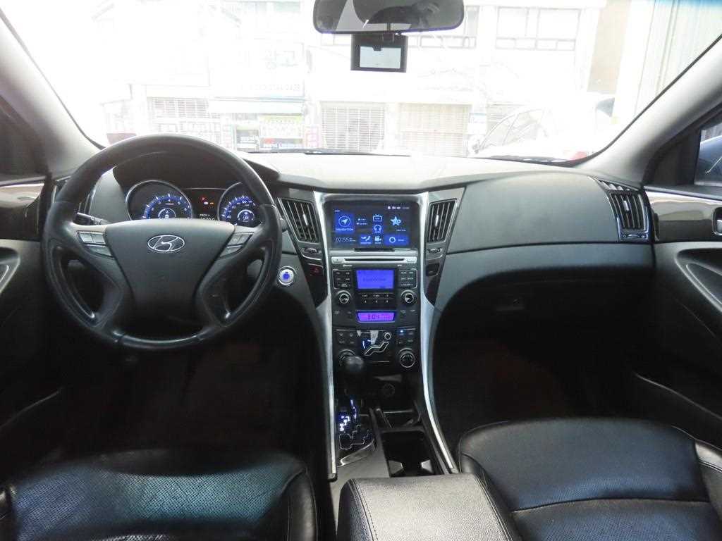 HYUNDAI Sonata - Vista 7