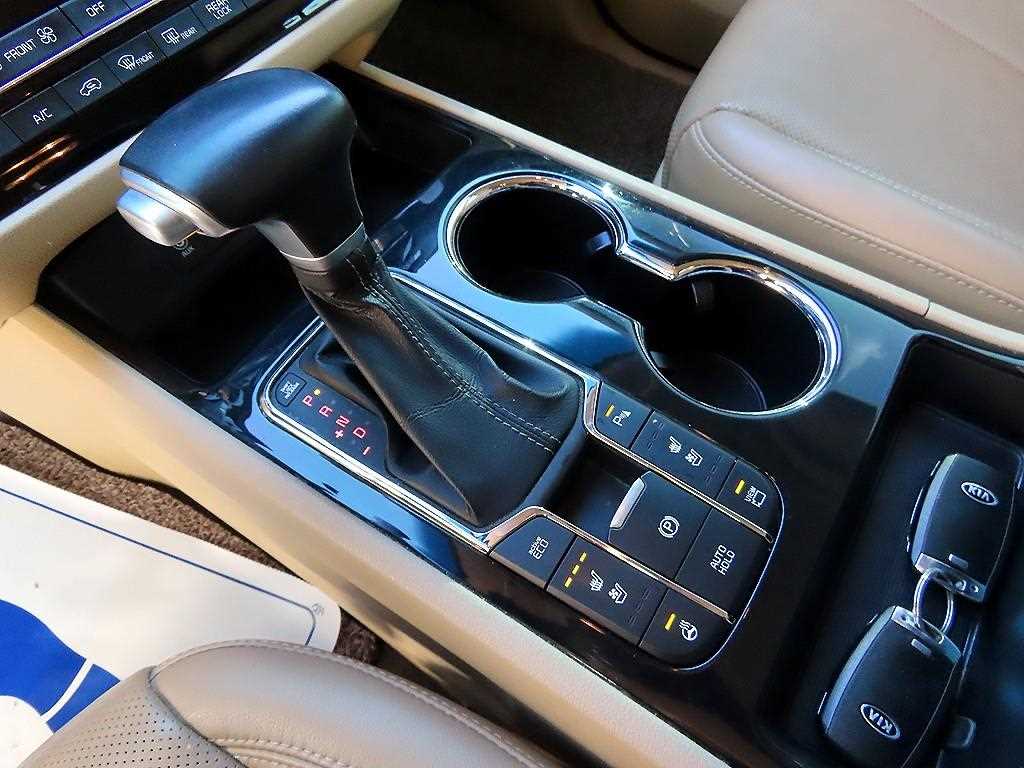 KIA Carnival - Vista 11