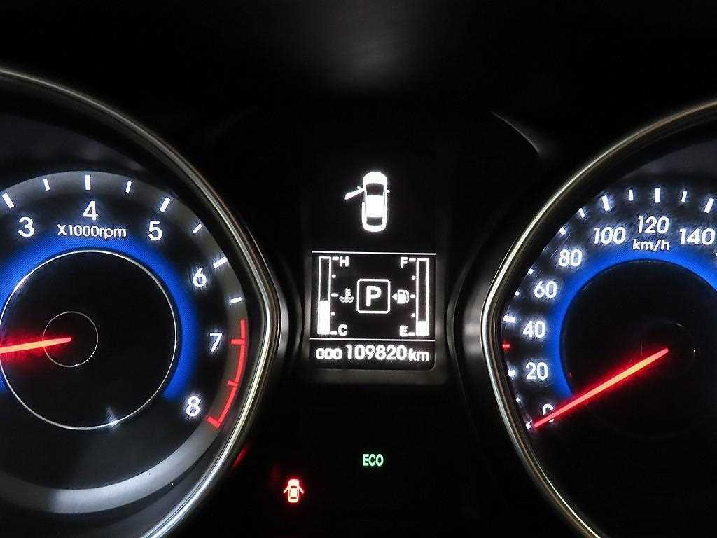 HYUNDAI Avante - Vista 9