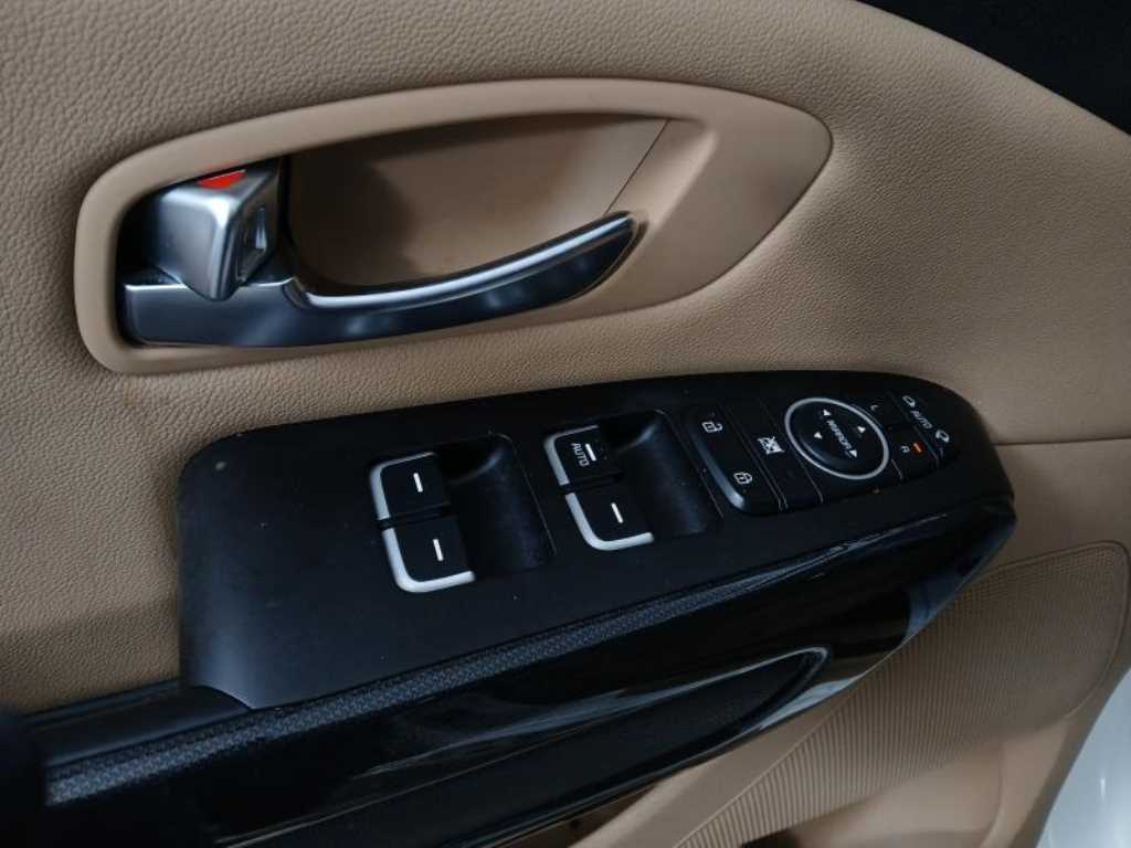 KIA Carnival - Vista 10