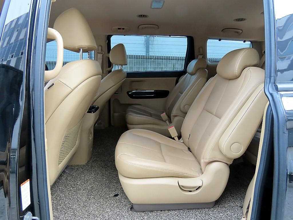 KIA Carnival - Vista 6