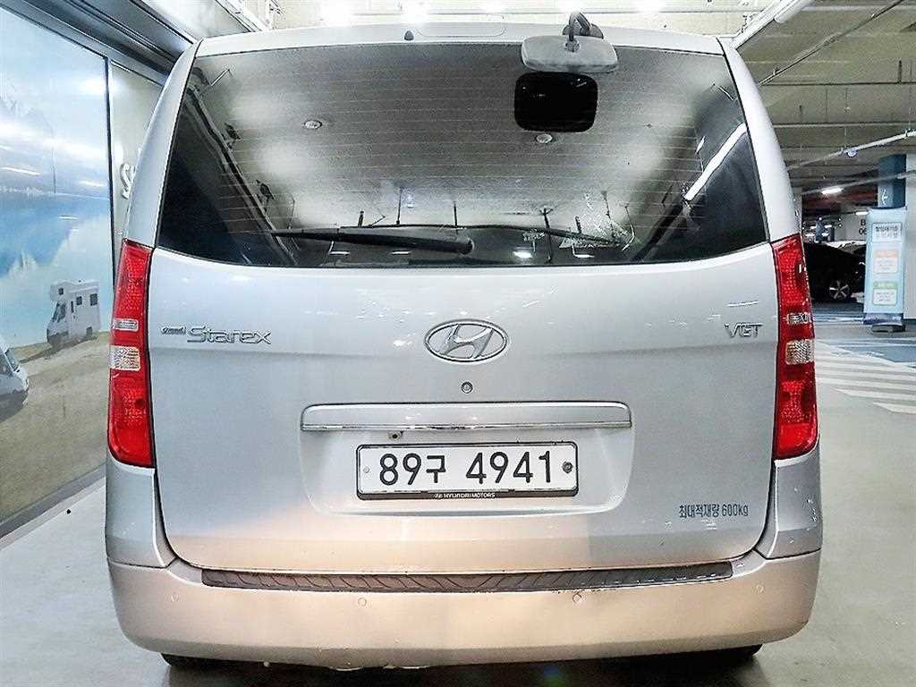 HYUNDAI Starex - Vista 5