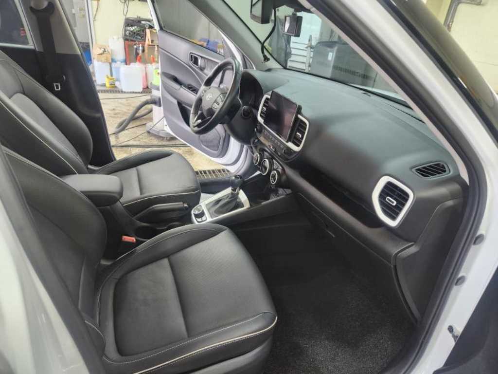 HYUNDAI Venue - Vista 10