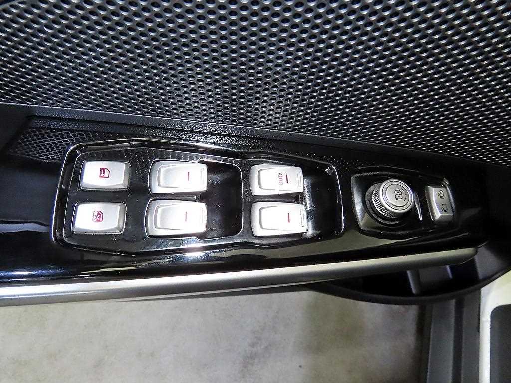 Ssangyong Tivoli 2015 Blanco - Importación desde Corea - HF Imports Iquique - Foto 13