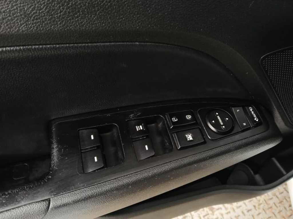 HYUNDAI Avante - Vista 10