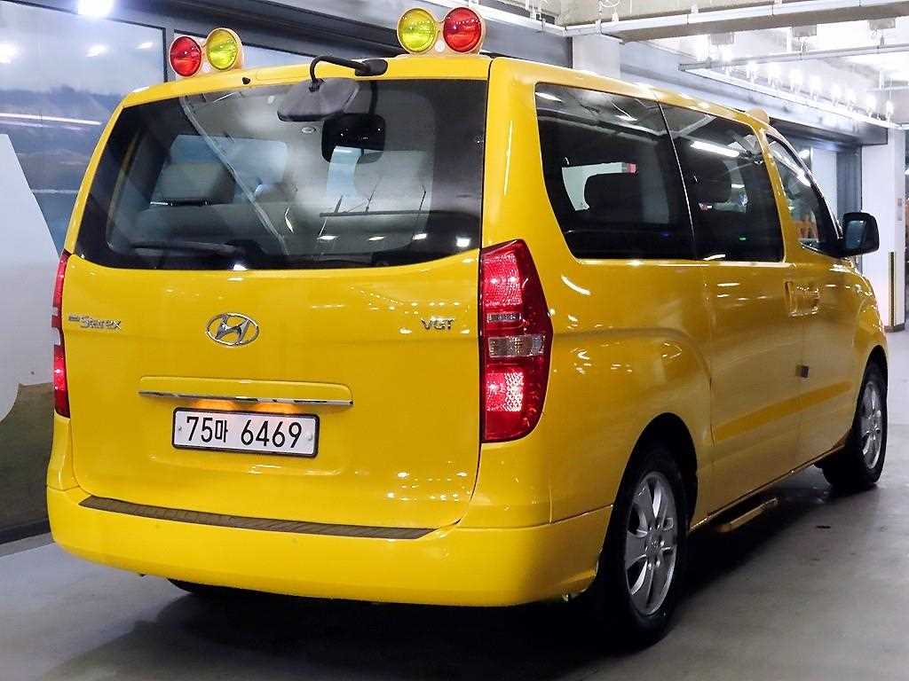 HYUNDAI Starex - Vista 4