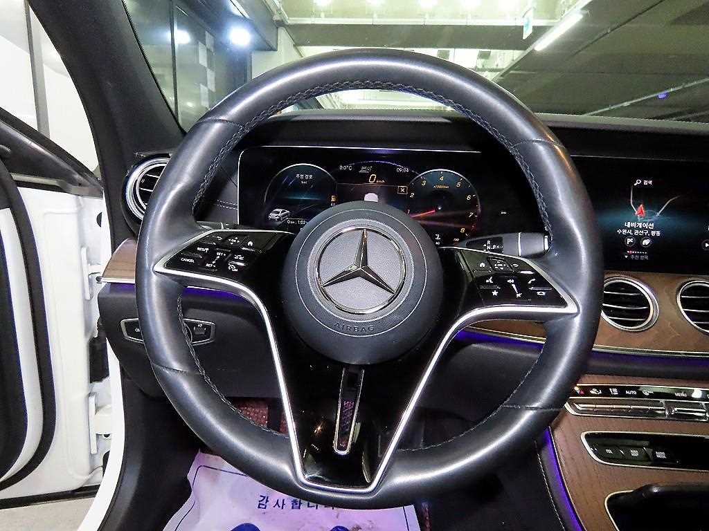 Mercedes Benz E class - Vista 8