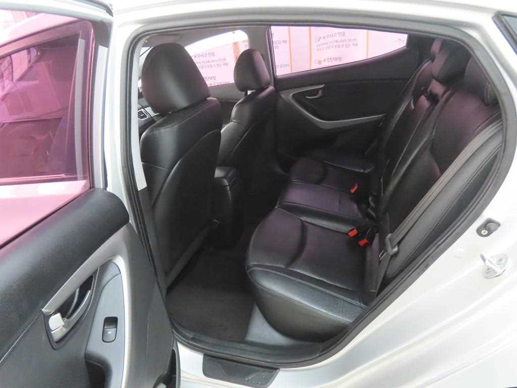 HYUNDAI Avante - Vista 6