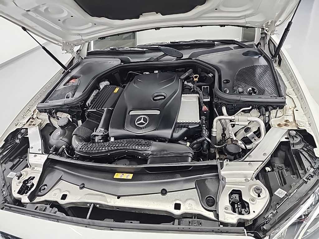 Mercedes Benz E class - Vista 5