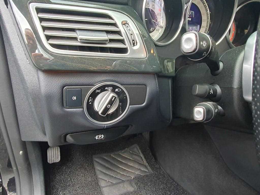 Mercedes Benz CLS Class - Vista 12