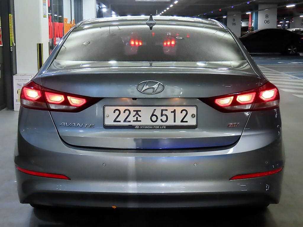 HYUNDAI Avante - Vista 5