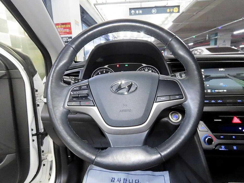 HYUNDAI Avante - Vista 8
