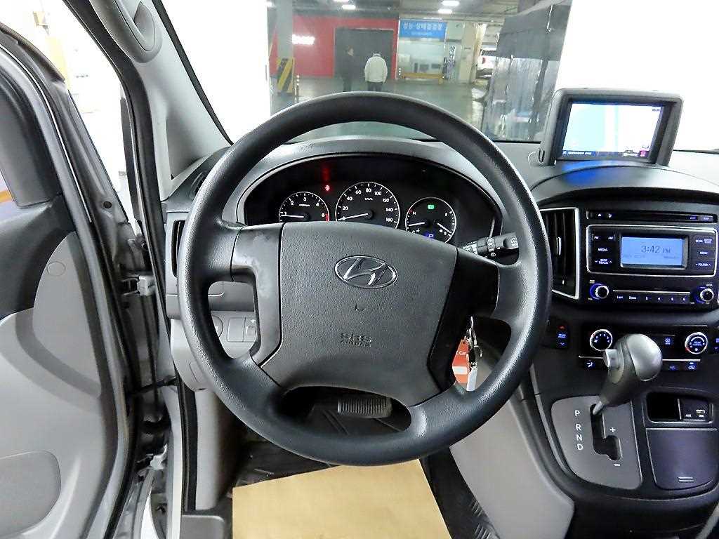 HYUNDAI Starex - Vista 9