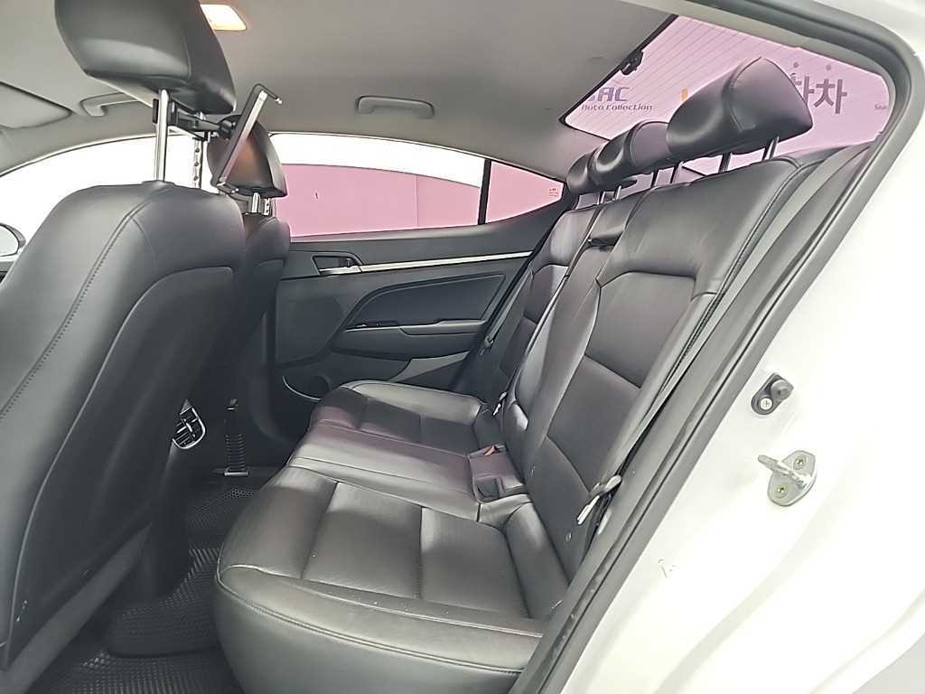 HYUNDAI Avante - Vista 11