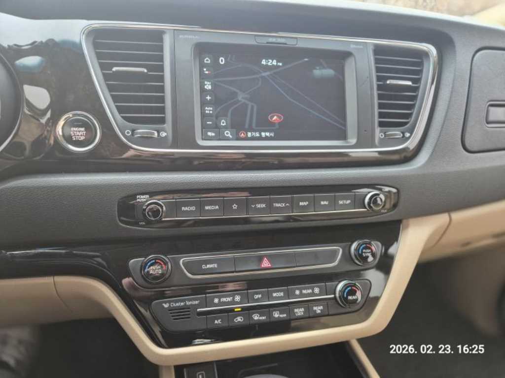 KIA Carnival - Vista 4