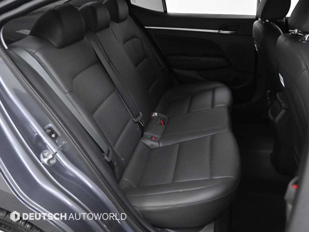 HYUNDAI Avante - Vista 12