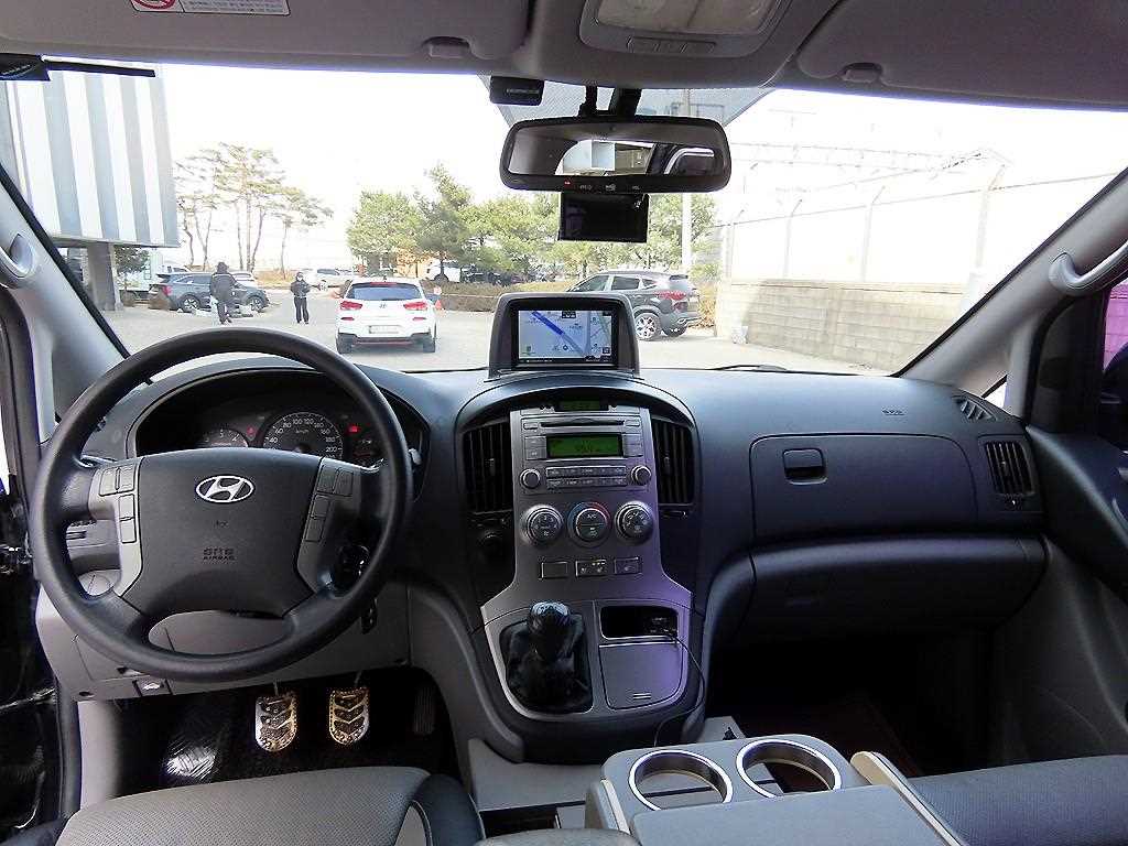 HYUNDAI Starex - Vista 7