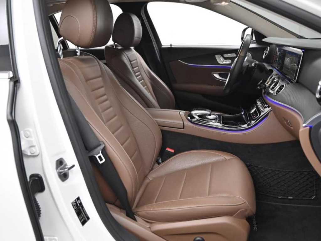 Mercedes Benz E class - Vista 10