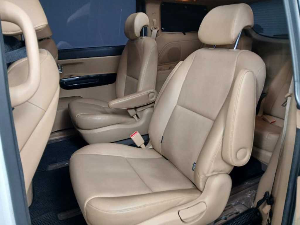 KIA Carnival - Vista 7