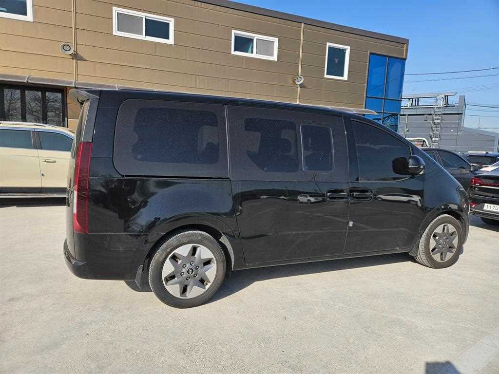 HYUNDAI Staria - Vista 4