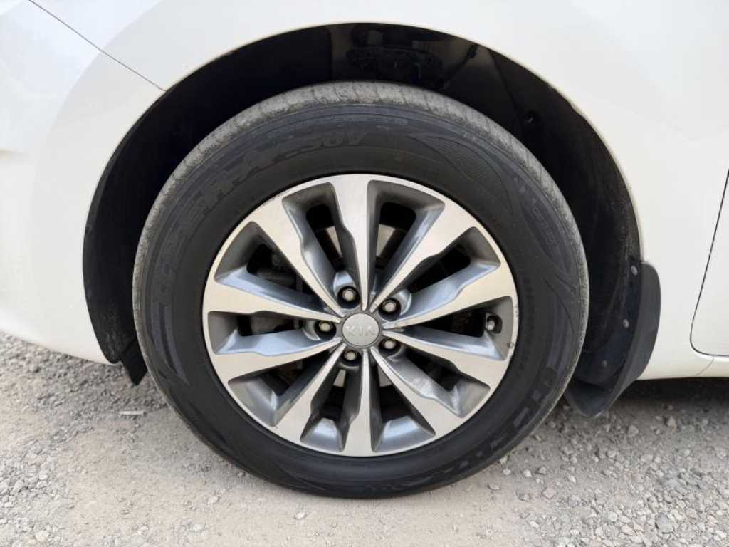 KIA Carnival - Vista 6