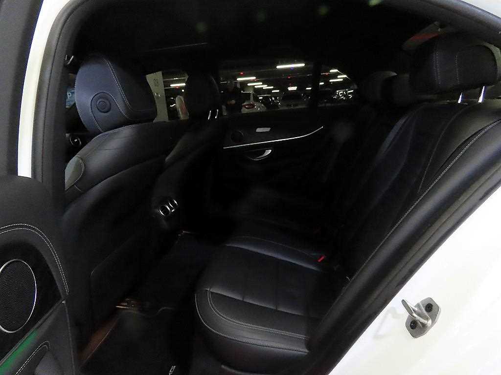 Mercedes Benz E class - Vista 7