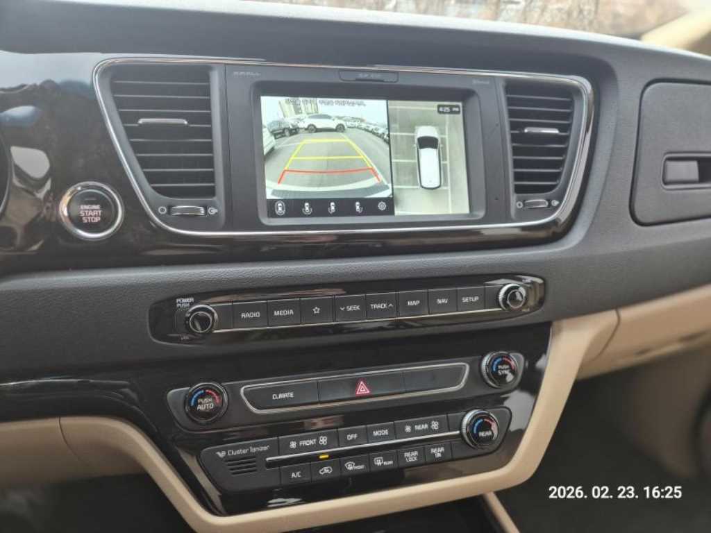 KIA Carnival - Vista 5