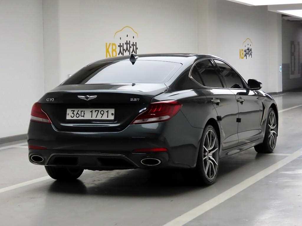 Genesis G70 - Vista 4