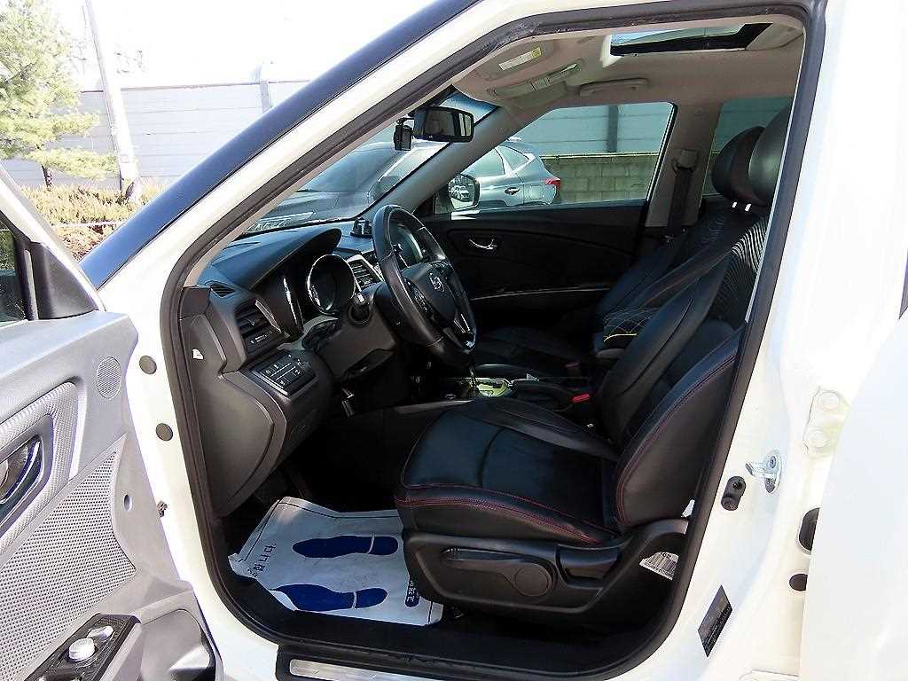 Ssangyong Tivoli - Vista 5