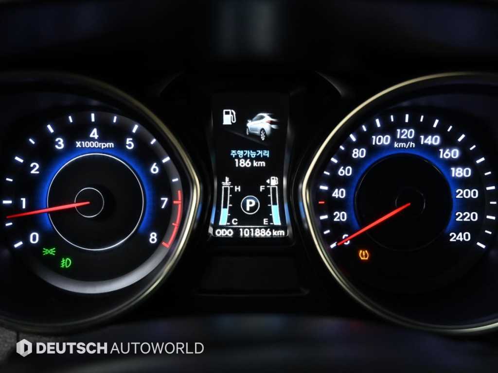 HYUNDAI Avante - Vista 8