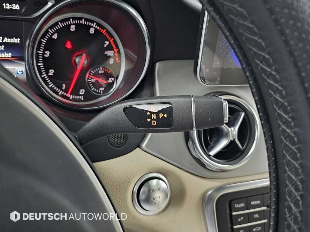 Mercedes Benz GLA Class - Vista 9