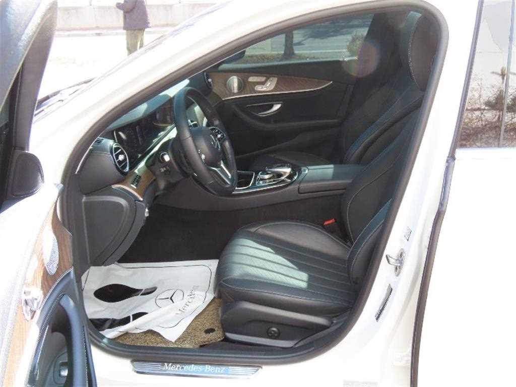 Mercedes Benz E class - Vista 12