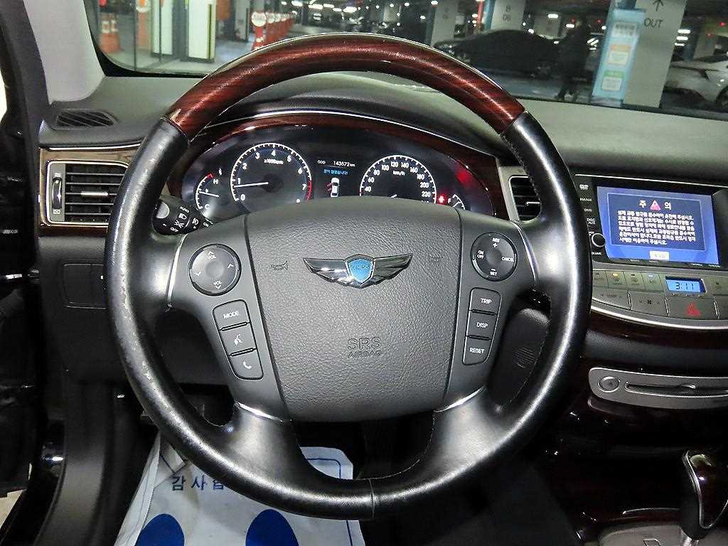 HYUNDAI Genesis - Vista 8