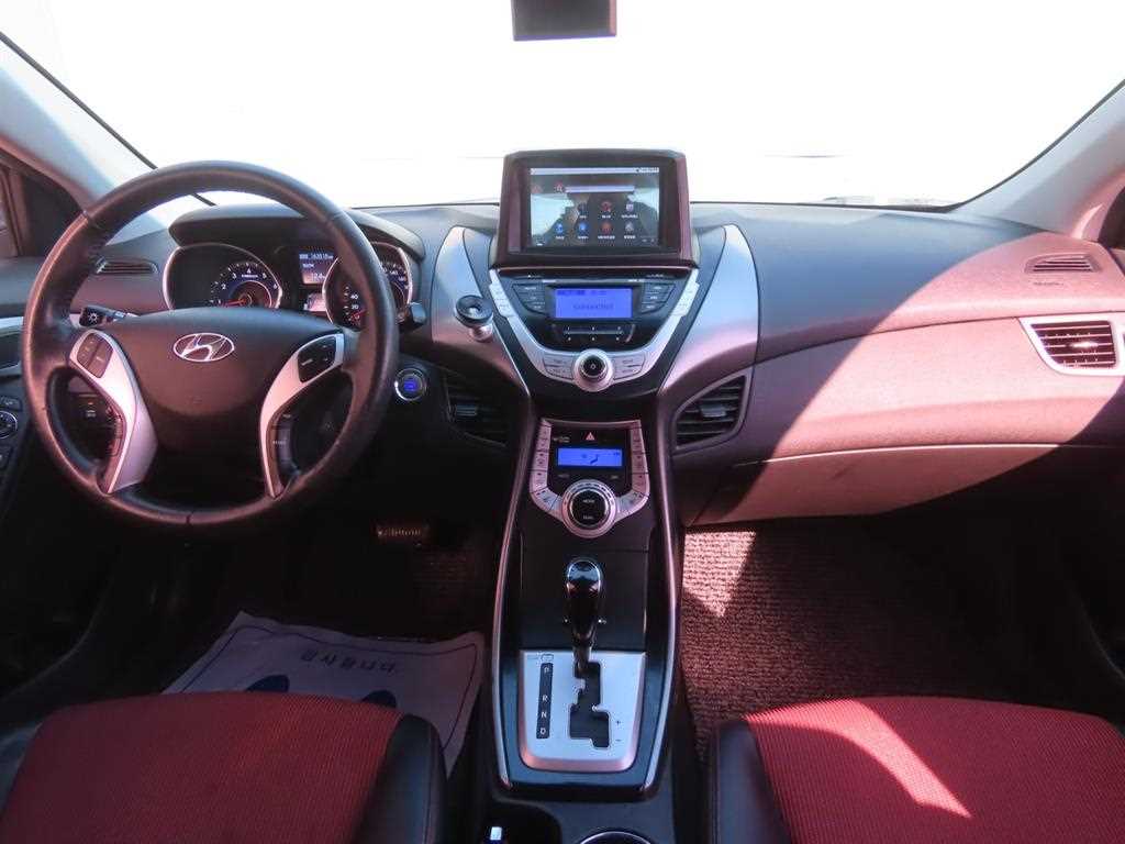 HYUNDAI Avante - Vista 8