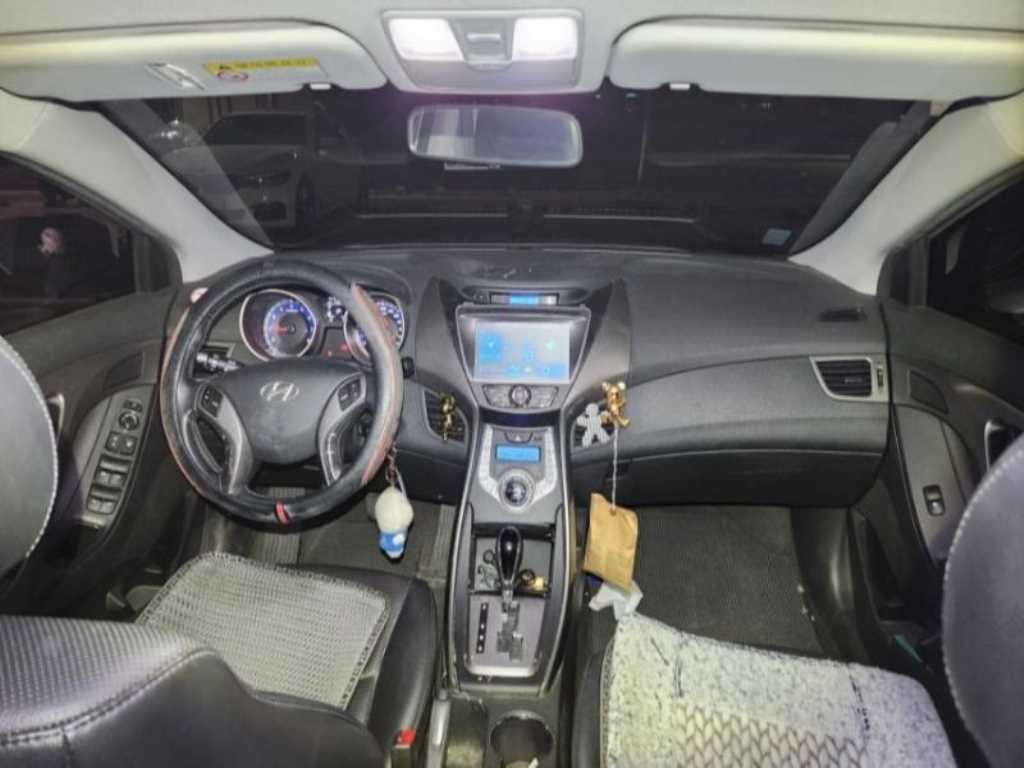 HYUNDAI Avante - Vista 8