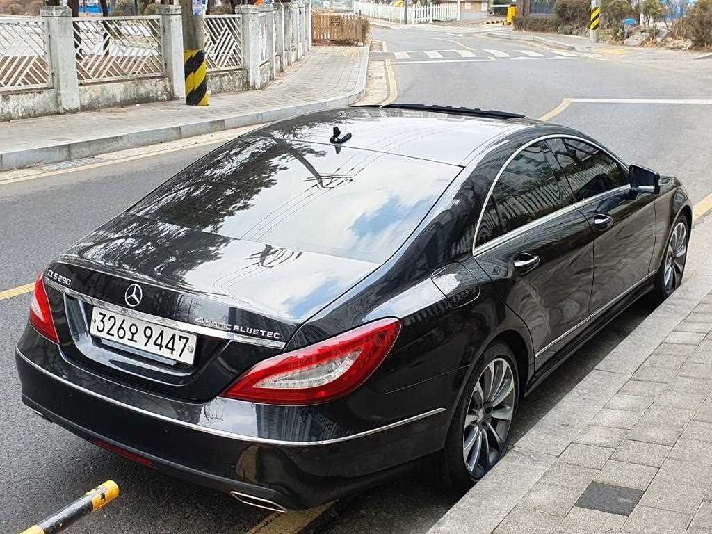 Mercedes Benz CLS Class - Vista 5