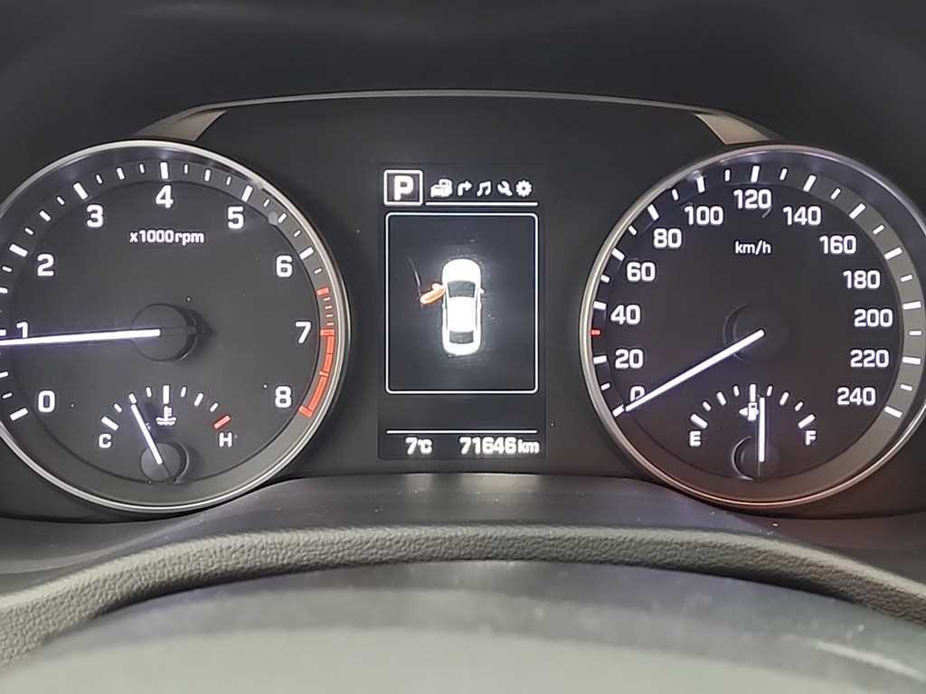 HYUNDAI Avante - Vista 6