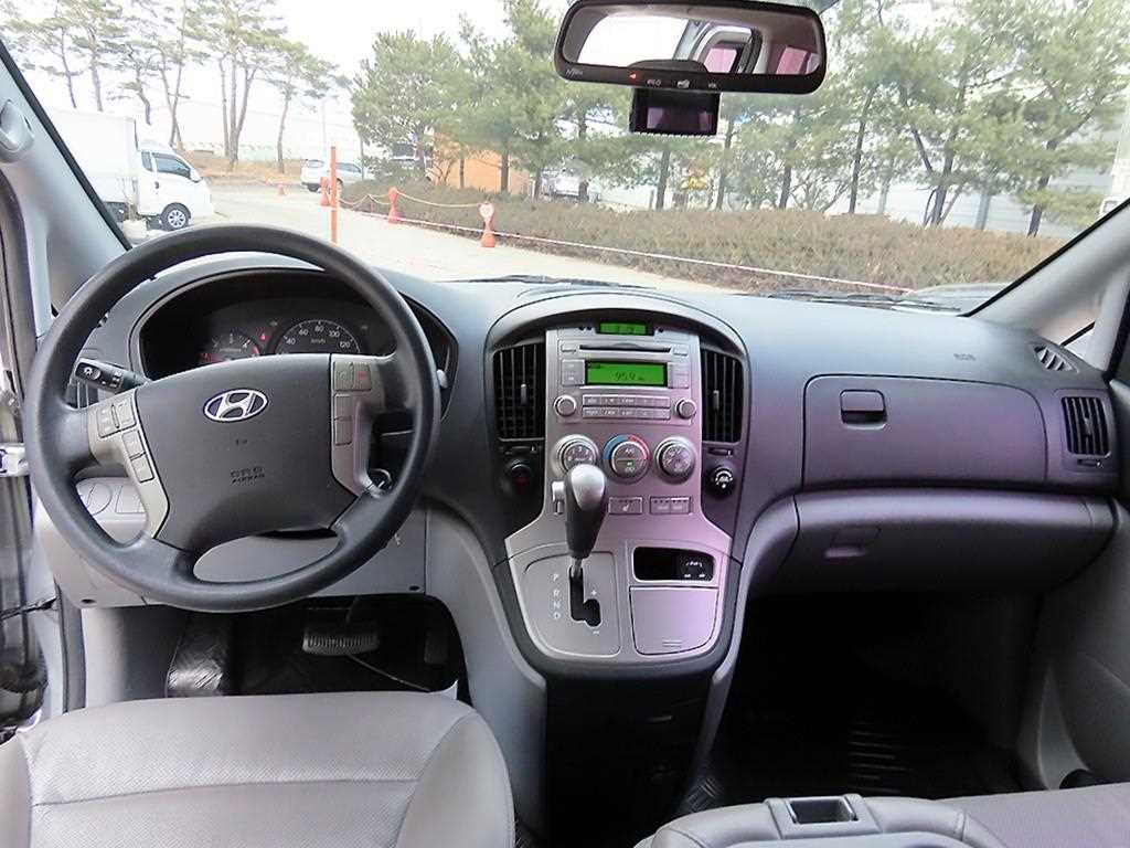 HYUNDAI Starex - Vista 8