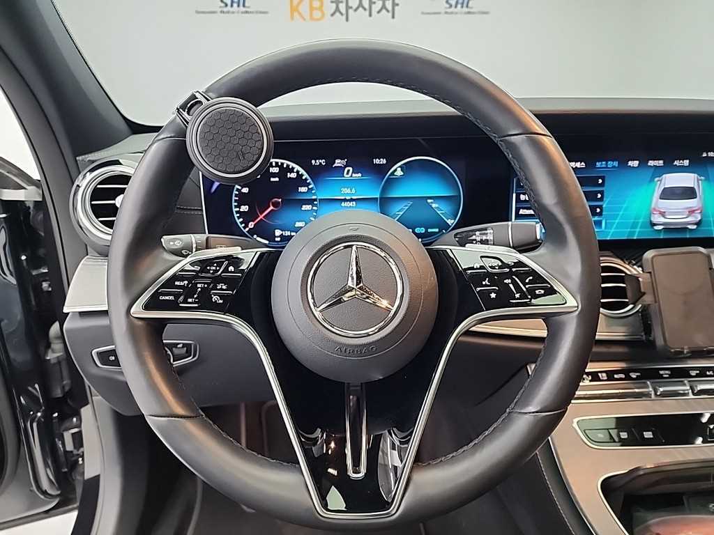 Mercedes Benz E class - Vista 9