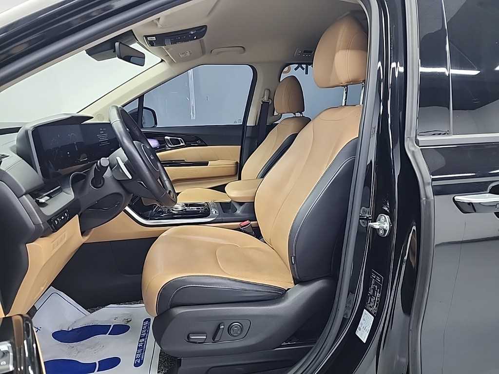 KIA Carnival - Vista 11