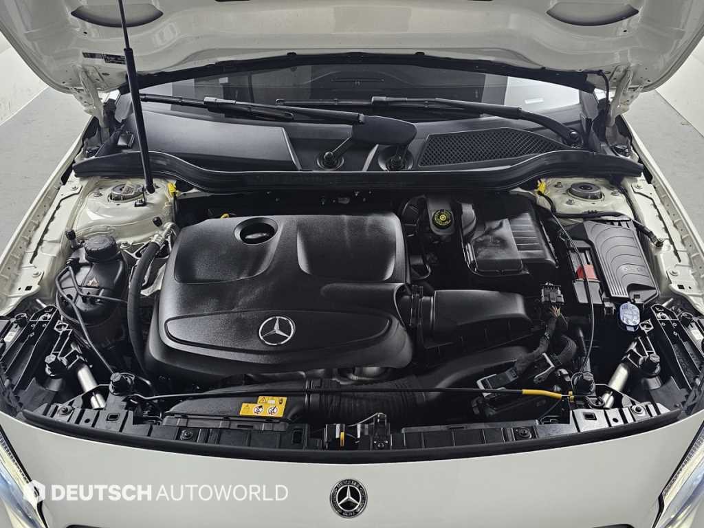 Mercedes Benz GLA Class - Vista 6