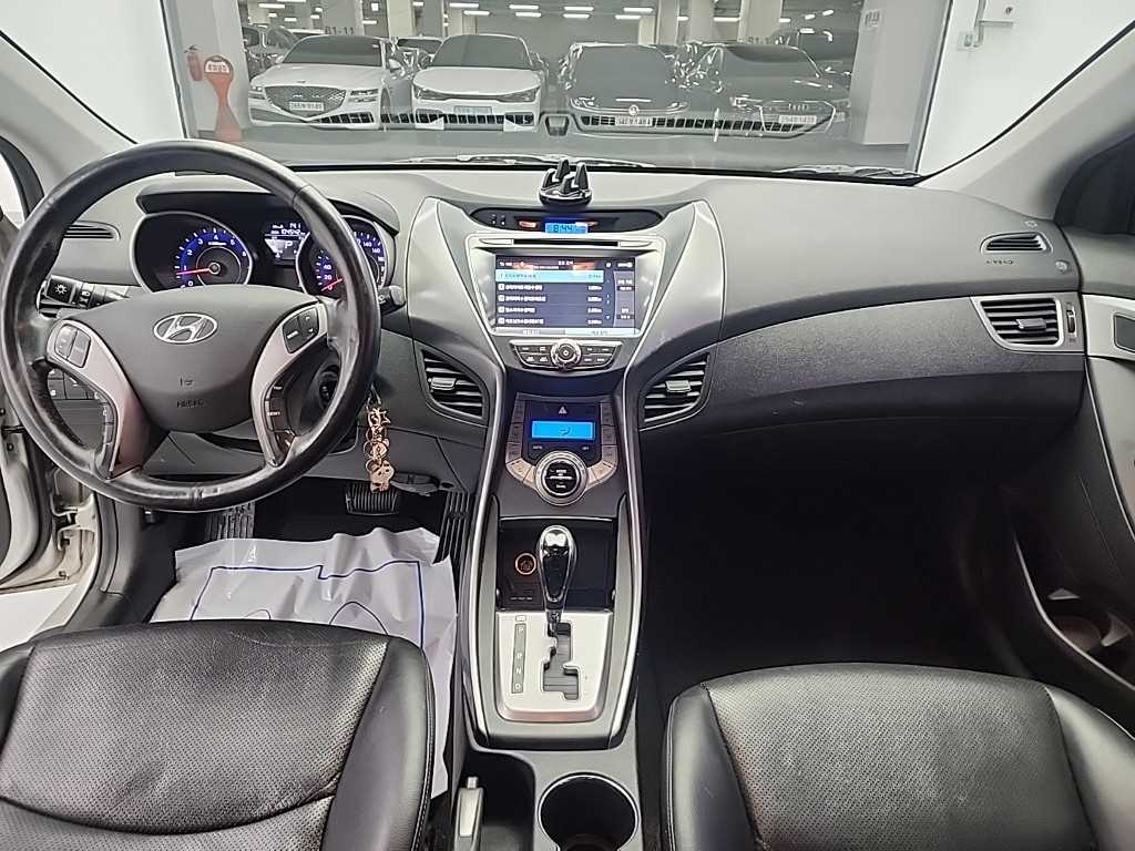 HYUNDAI Avante - Vista 7