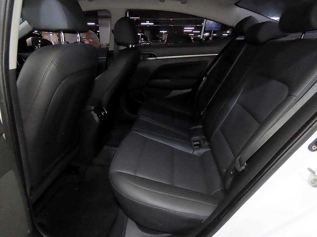 HYUNDAI Avante - Vista 7