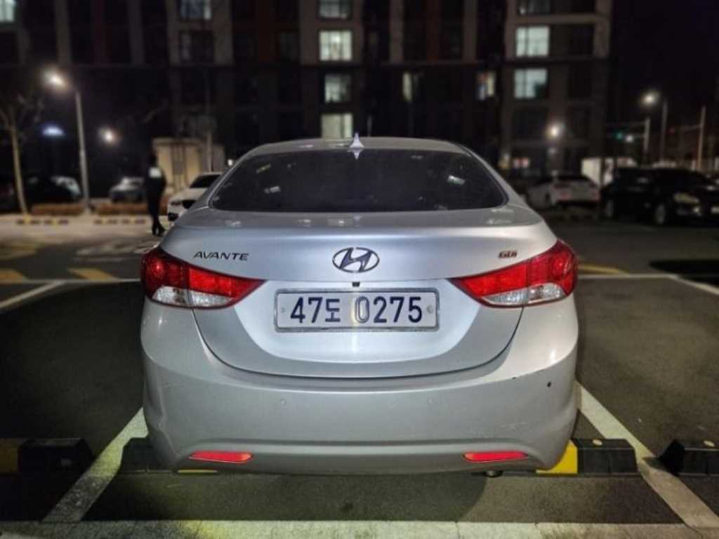 HYUNDAI Avante - Vista 4