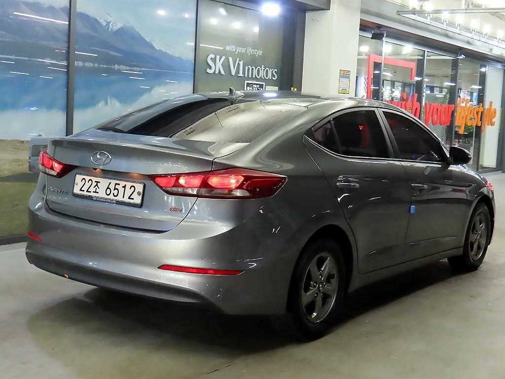 HYUNDAI Avante - Vista 4