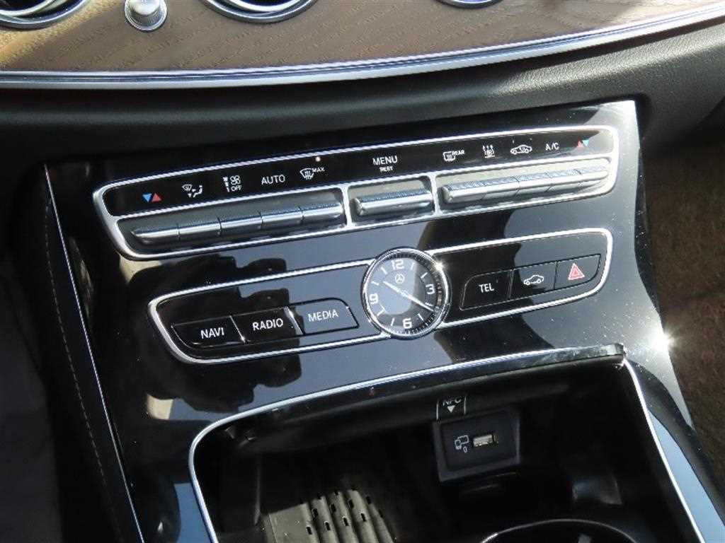 Mercedes Benz E class - Vista 7