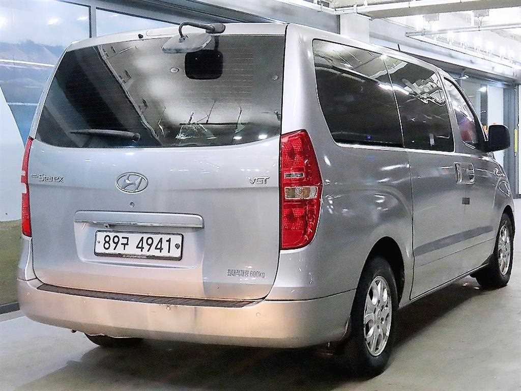 HYUNDAI Starex - Vista 4